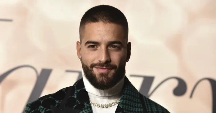 Maluma le suelta 