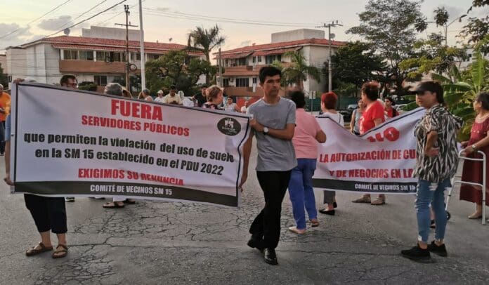 Vecinos de la Supermanzana 15 de Cancún exigen que se respete el PDU. Dicen que sus denuncias han sido ignoradas.