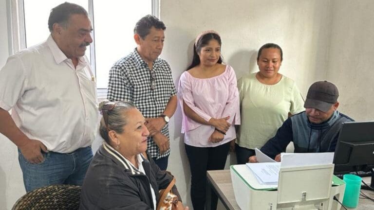 Se pronuncia Marciano Toledo por dar soluciones a habitantes de Las Torres