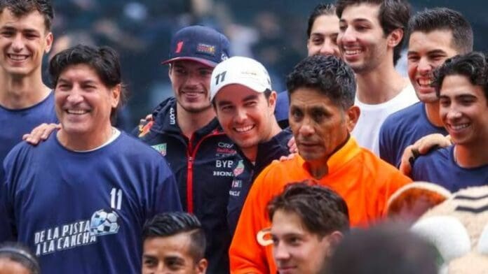 Video Jorge Campos juega cascarita con Checo Pérez y Max Verstappen