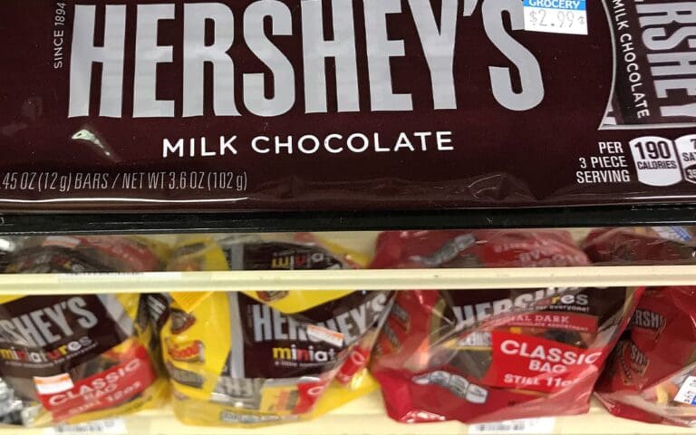 Detectan plomo y cadmio en chocolates Hershey's