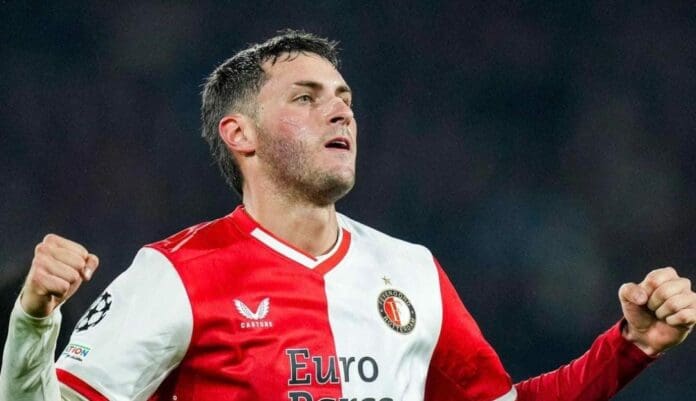 El delantero Santiago Giménez anotó dos goles en su debut en la Champions League. El mexicano sigue destacando en Europa.