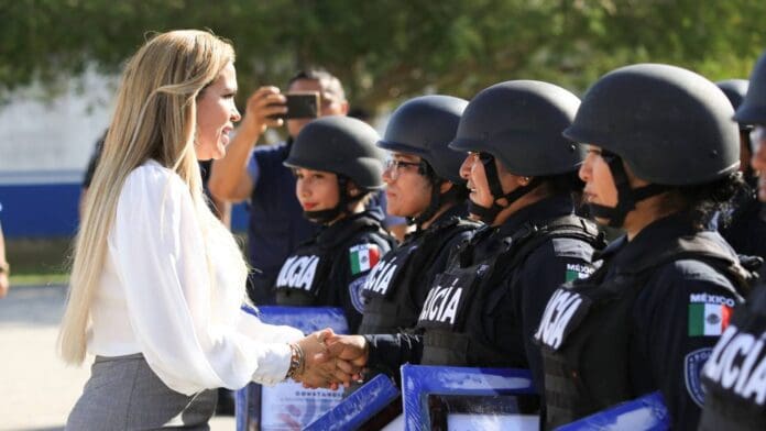 Profesionalización y capacitación de policías, prioridad de Lili Campos