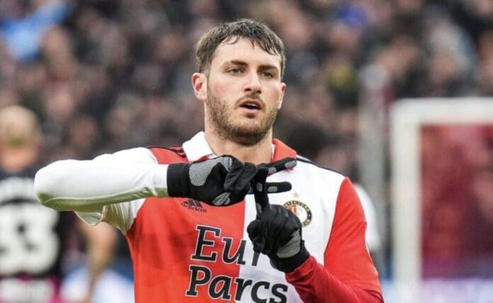 Emotivo video de Santiago Giménez previo a su debut en la Champions League