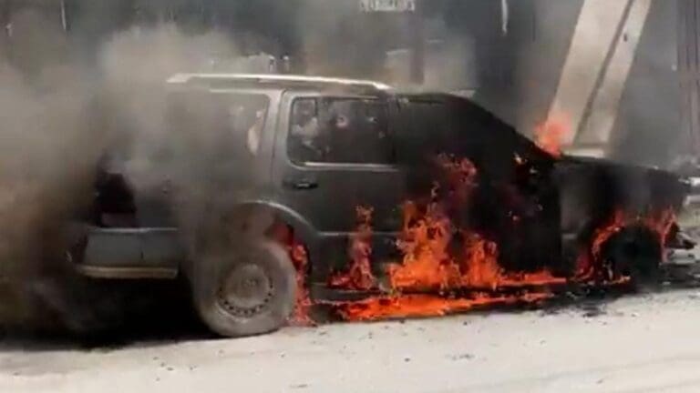 Más violencia; camioneta termina incendiada tras ataque armado en Bonfil; no se reportan lesionados