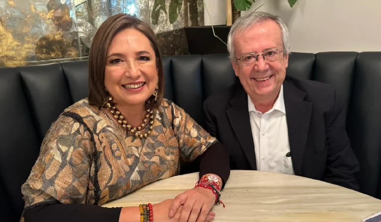 Xóchitl Gálvez anuncia la incorporación de Carlos Urzúa, exsecretario de Hacienda de AMLO, a su campaña del Frente Amplio