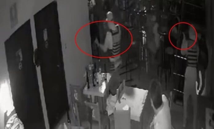 Video Hombres armados irrumpen en antro de SLP, asaltan y golpean a comensales