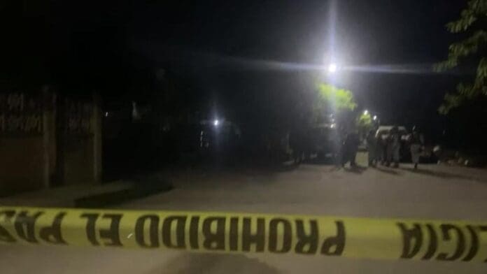 Sigue la inseguridad. Una persona que al parecer era un coordinador de taxistas en Cancún fue ejecutado en la Región 260.