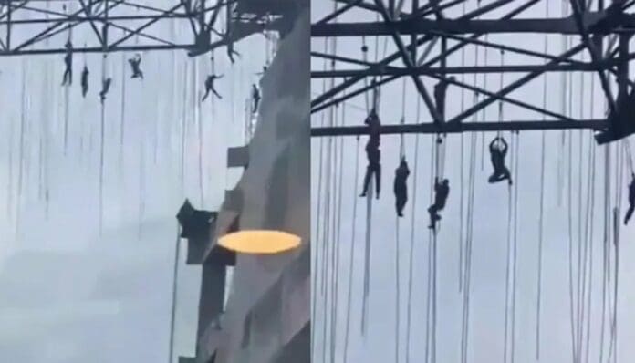 Video: Colapsa andamio y obreros quedan suspendidos a 140 metros de altura