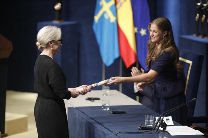 Meryl Streep recibe el Premio Princesa de Asturias de manos de la princesa Leonor de España