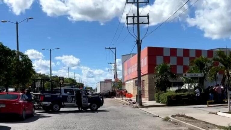 Más violencia; ejecutan a una persona en Villas Otoch Paraíso, Región 259 de Cancún