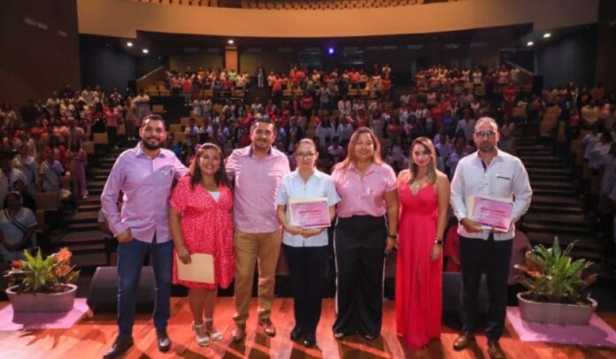 Realizan simposio “Tu lucha es mi lucha contra el cáncer de mama”