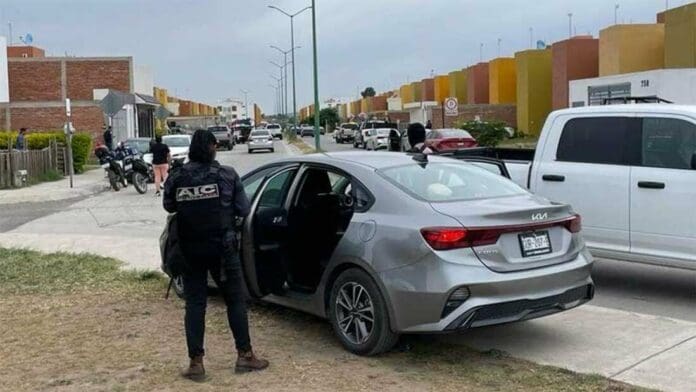 Enfrentamiento deja 2 policías heridos y un civil muerto en Guanajuato