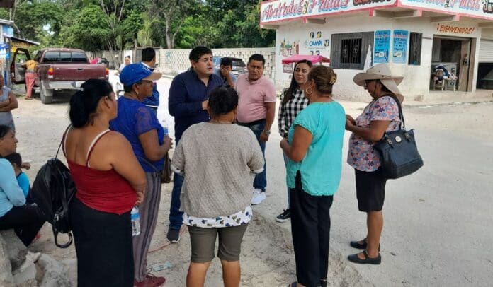 Marciano Toledo atiende a pobladores de Nuevo Noh Bec