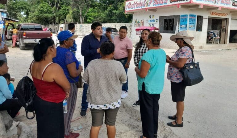 Marciano Toledo atiende a pobladores de Nuevo Noh Bec