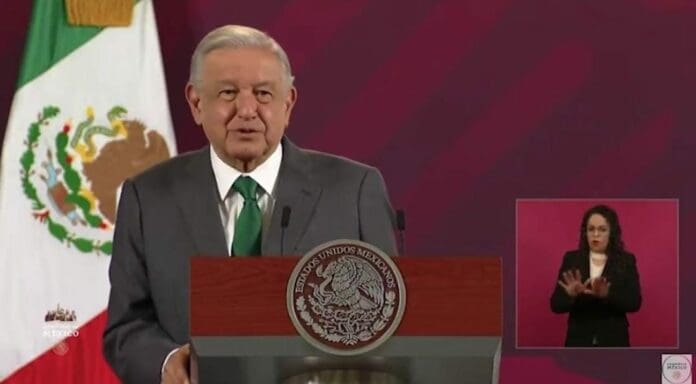 Luego que quemaran una piñata suya, AMLO dijo que no es algo importante y que eso no va a cambiar su propuesta de reducir presupuesto.