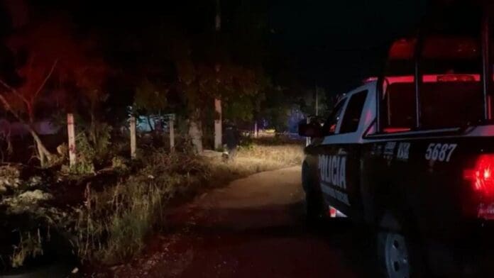 Más violencia en Cancún. Unos sujetos robaron un vehículo y dispararon a una persona, al parecer un conductor de Uber.