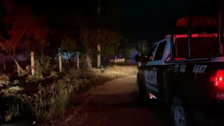 Más violencia en Cancún. Unos sujetos robaron un vehículo y dispararon a una persona, al parecer un conductor de Uber.