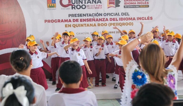 Implementa Mara Lezama clases de inglés en escuelas públicas en un acto de justicia social
