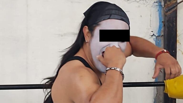 "Mini Sharly Rock Star", luchador mexicano, fue arrestado por violar a una mujer en Neza