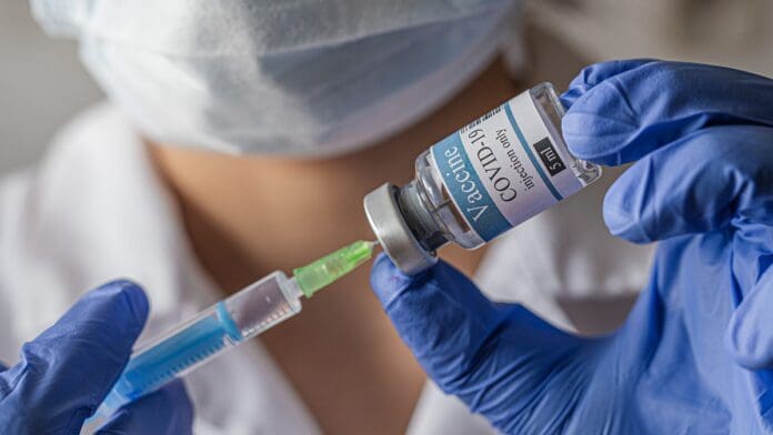 Comienza la campaña de vacunación anual contra Covid-19 e influenza en la Ciudad de México