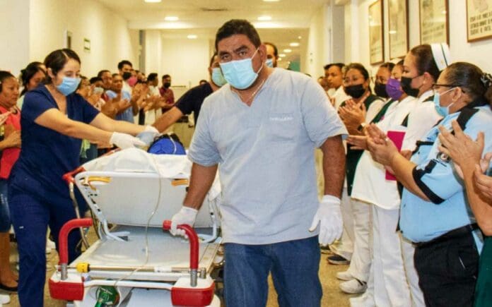 Personal del IMSS Campeche despidió con aplausos a jóvenes de 17 y 19 años que donaron sus órganos