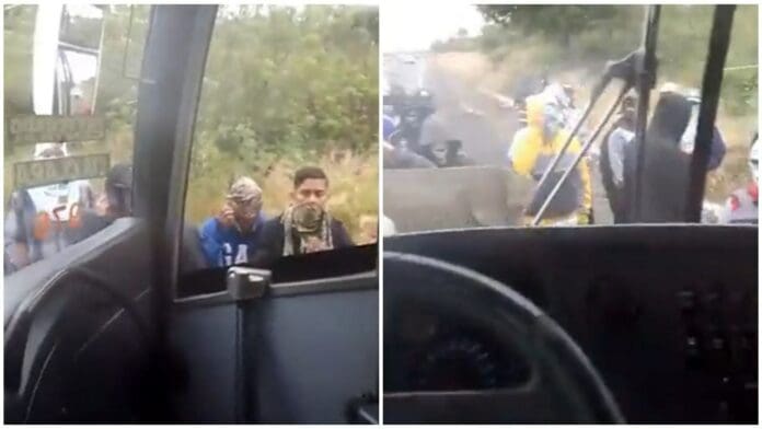 Normalistas agredieron a pedradas un autobús porque chofer se negó a entregar la unidad