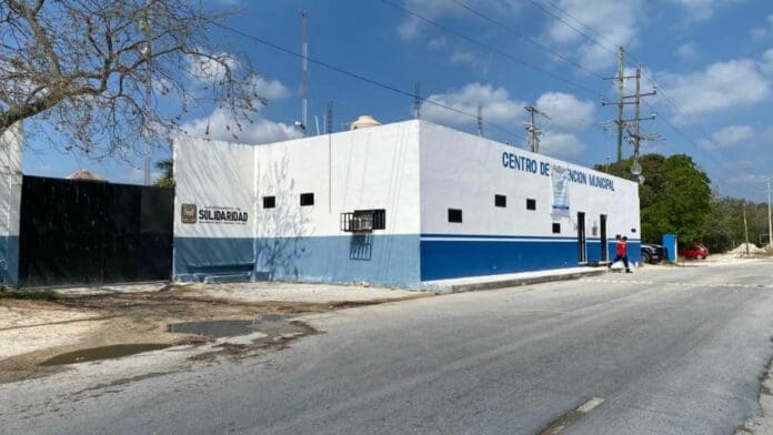 Tras riña que dejó dos muertos, trasladan a 50 reos de cárcel de Playa del Carmen