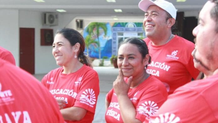 Maestros de Educación Física del Municipio de Solidaridad son reconocidos en su día