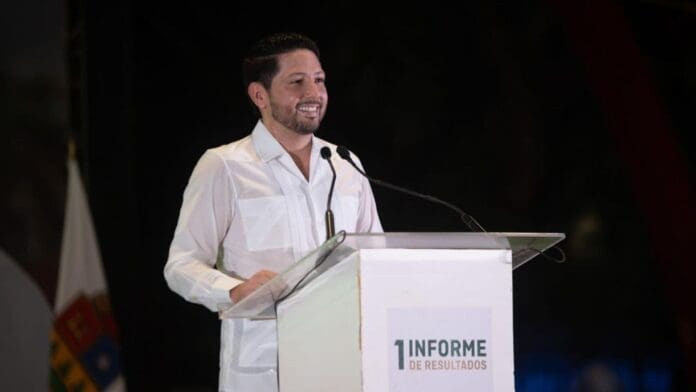 Rinde Renán Sánchez en Cozumel su primer informe de resultados