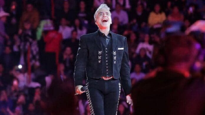 Alejandro Fernández se queda dormido en pleno concierto