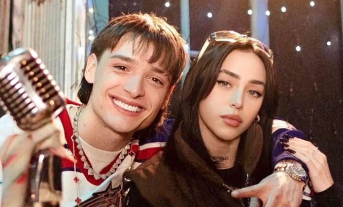 Peso Pluma es criticado por usar expresión argentina en pleno concierto