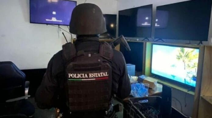 Autoridades federales y estatales hallaron un centro de vigilancia y monitoreo del crimen organizado en Jalisco.