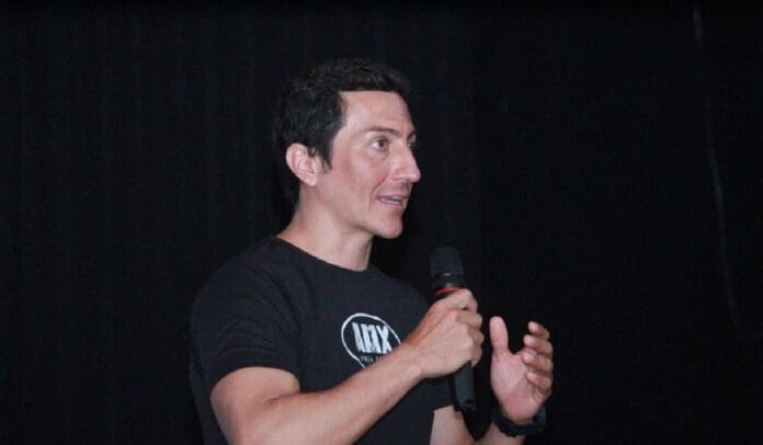 El apneista solidarense Pedro Tapia imparte charla a jóvenes estudiantes del CETMAR