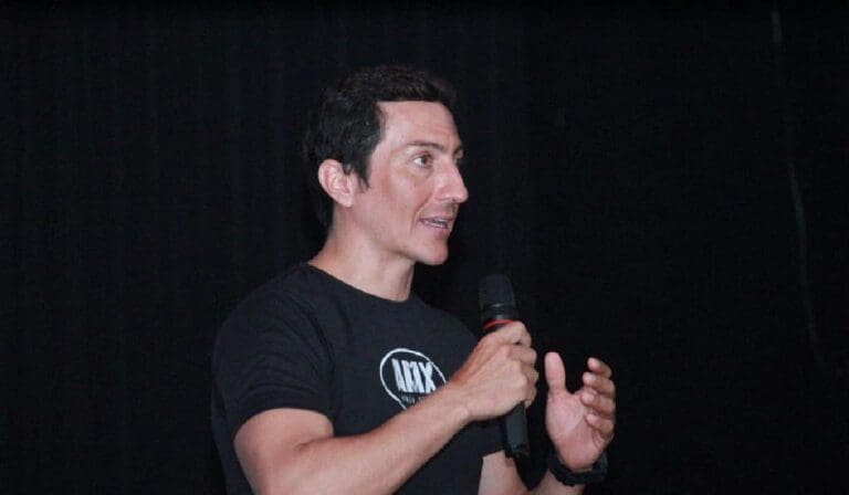 El apneista solidarense Pedro Tapia imparte charla a jóvenes estudiantes del CETMAR