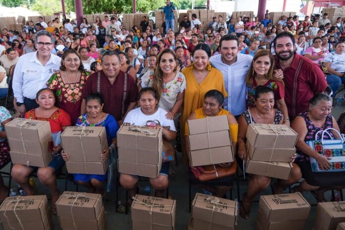 Mujeres artesanas reciben apoyos de Mara Lezama para impulsar su arte
