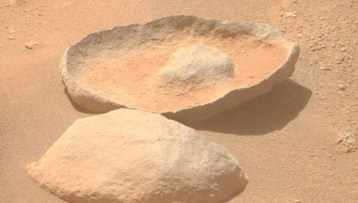 Encuentran extraña roca espacial con forma de 