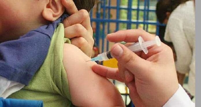 Pakistán busca encarcelar a padres que no lleven a vacunar a sus hijos contra la polio