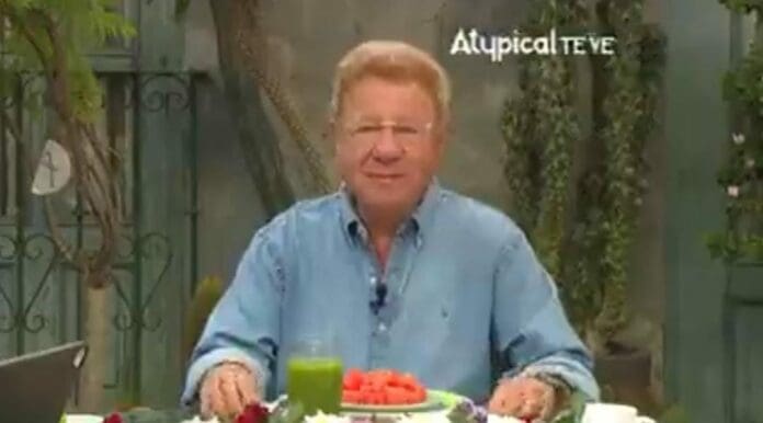 El publicista Carlos Alazraki dijo que su canal está en quiebra y por ello pidió 25 pesos mensuales a todos sus seguidores.