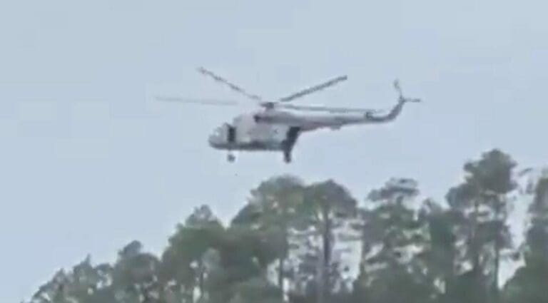 Fuerzas federales han sobrevolado Badiraguato en las últimas horas. Se han visto tanto aviones como helicópteros.