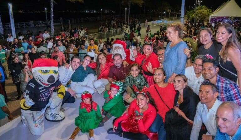 Inaugura Mara Lezama Villa Navideña y pista de hielo en Cancún para el disfrute de la ciudadanía