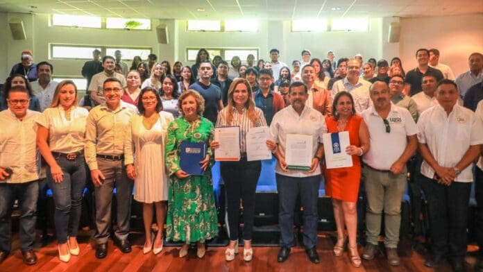 Firman convenio en beneficio de universitarios de Solidaridad
