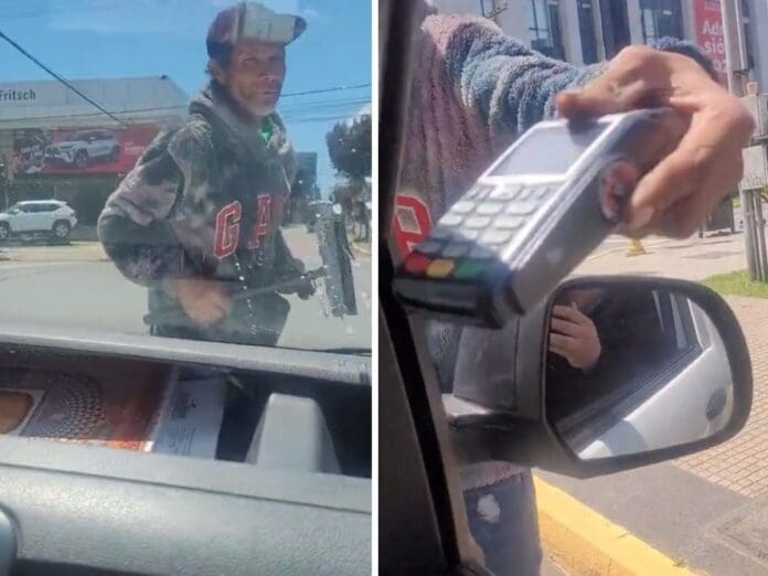 VIDEO: Limpiaparabrisas con terminal que acepta pago con tarjetas