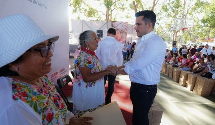 Más de 20 mil paquetes gratuitos para elaboración de hamacas e hipiles se han entregado a las Artesanas del Bienestar: Pablo Bustamante