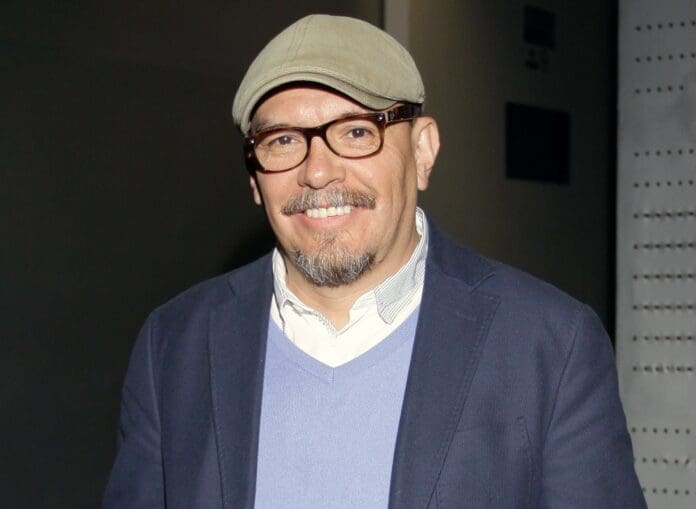 Exhiben a Mauricio Castillo por llamar provinciana a una tuitera; dice que fue 