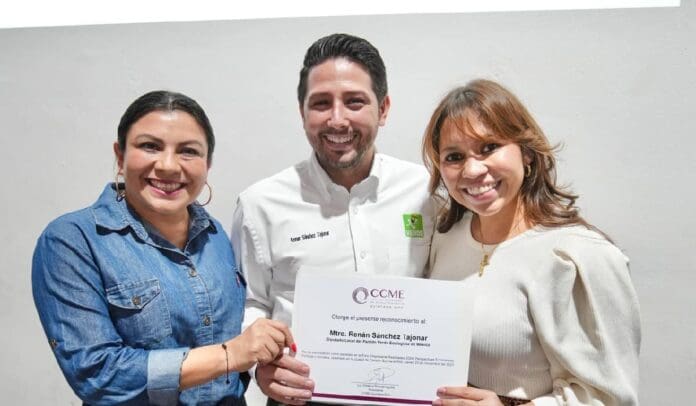 Participa el líder del PVEM en QRoo, Renán Sánchez Tajonar, en el foro empresarial realidades 2024