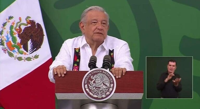 AMLO anunció que el próximo mes comienza la entrega de apoyos económicos para la reconstrucción en Guerrero.