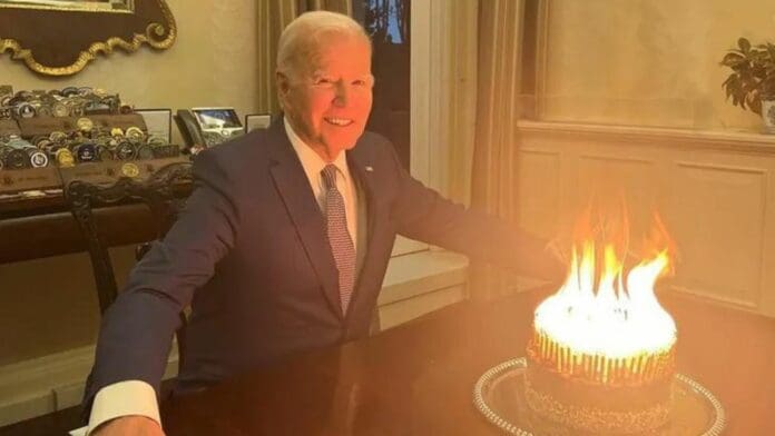 Llueven bromas a Biden por su pastel de cumpleaños