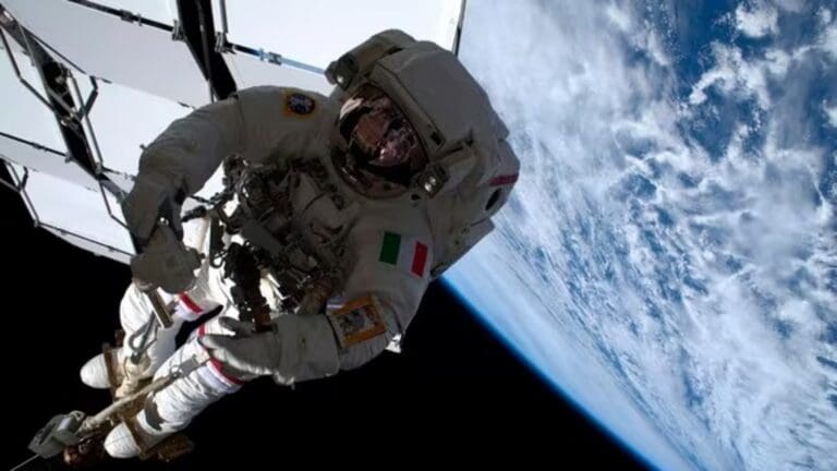 Una bolsa de herramientas que la NASA olvidó en el espacio puede verse desde la Tierra