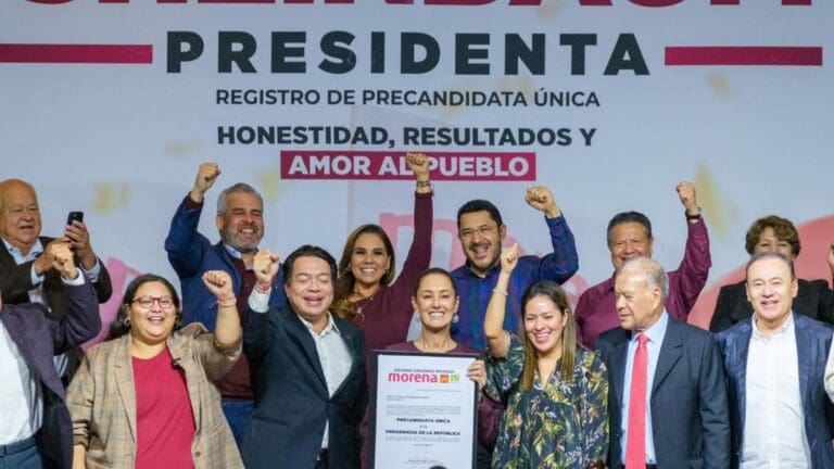 La gobernadora Mara Lezama acompañó a Claudia Sheinbaum al momento de registrarse como precandidata de la 4T.